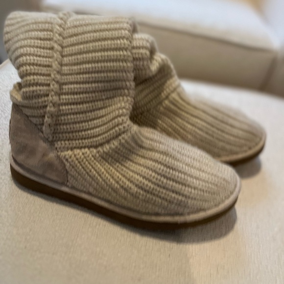 Ugg sweater boots ❄️ 🔥 - Picture 1 of 7